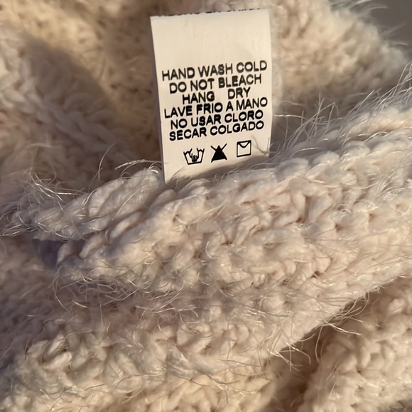 White oversized cable knit sweater - Picture 10 of 10